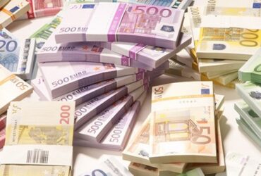 Avrupa'daki Enerji Krizinin Euroyu Baltalaması Nedeniyle Dolar Yirmi Yıldır Görülmeyen Zirvelere Yaklaşıyordu. Euro Üzerindeki Baskı Artıyor